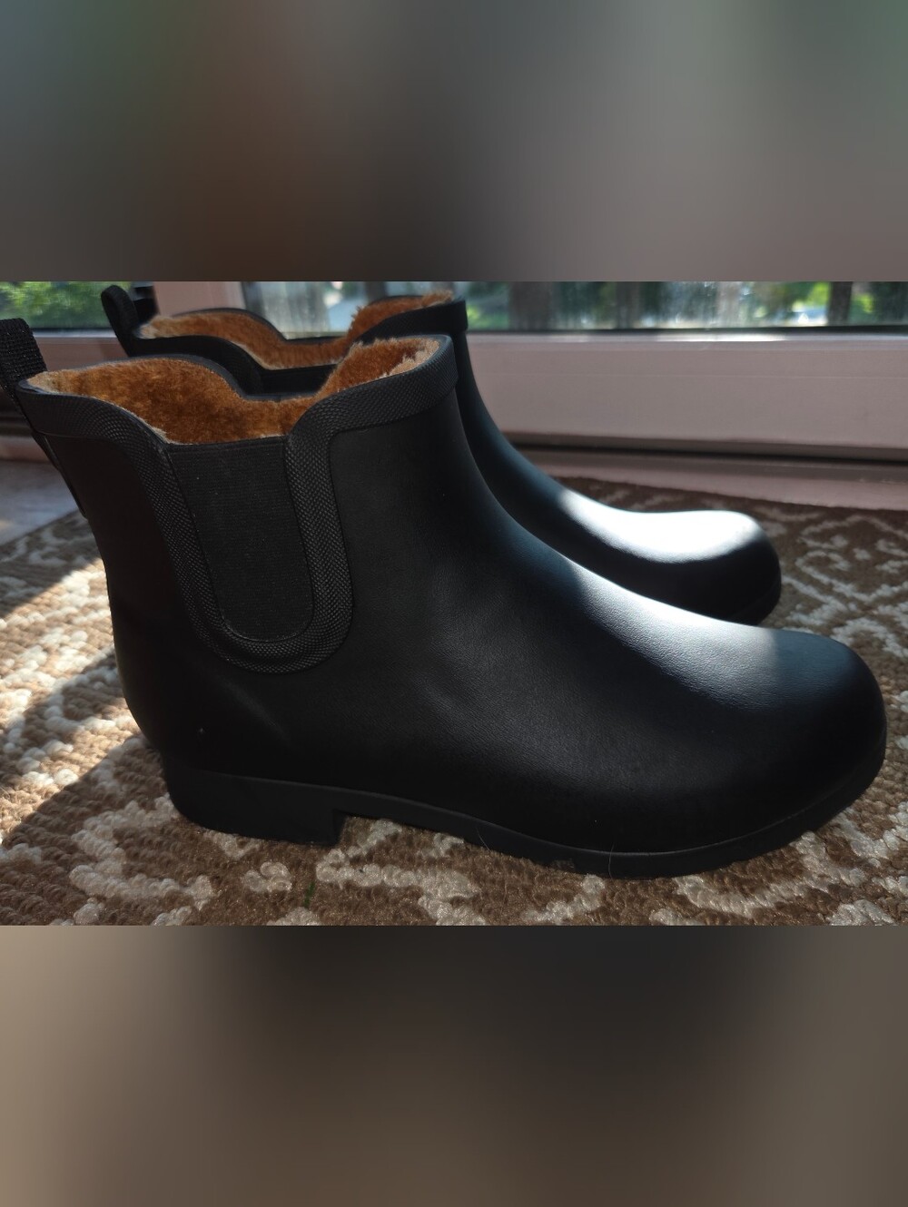 chooka Black Fleece-Lined Chelsea Boots Size 10